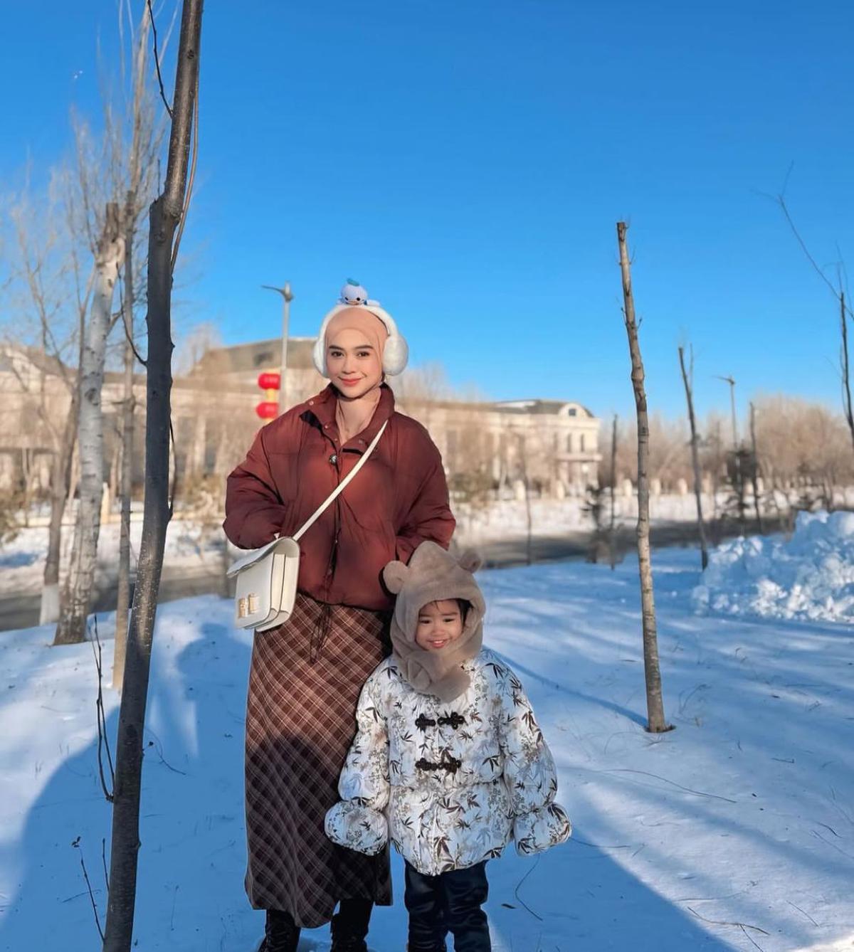7 Potret Ria Ricis dan Moana Bahagia Liburan di Harbin Suhu -15 C, Menikmati Salju dan Cinta di Cuaca Ekstrem