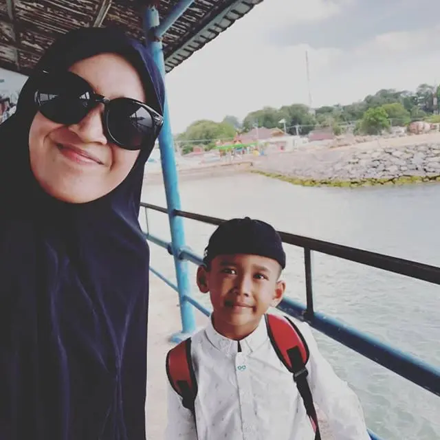 Kini Jualan Rendang, Ini 6 Potret Terbaru Mantan Istri Ustaz Abdul Somad
