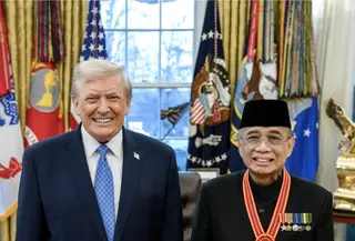 Presiden Amerika Serikat, Donald J.Trump dan Duta Besar RI di Amerika Serikat, Indroyono Soesilo, di Oval Office, Gedung Putih, Washington DC, 16 Desember 2025.