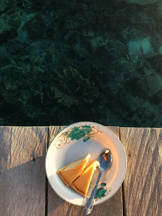 Momen Mesra Arie Kriting dan Indah Permatasari Honeymoon di Raja Ampat. (Sumber: Instagram/indahpermatas)