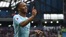 Raheem Sterling melakukan selebrasi usai mencetak gol ke gawang Crystal Palace (AFP/Oli Scarff)