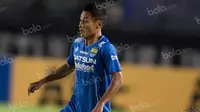 Striker Persib Bandung, Samsul Arif mencetak satu gol saat timnya mengalahkan Persipura Jayapura 2-0. (Bola.com/Nicklas Hanoatubun)