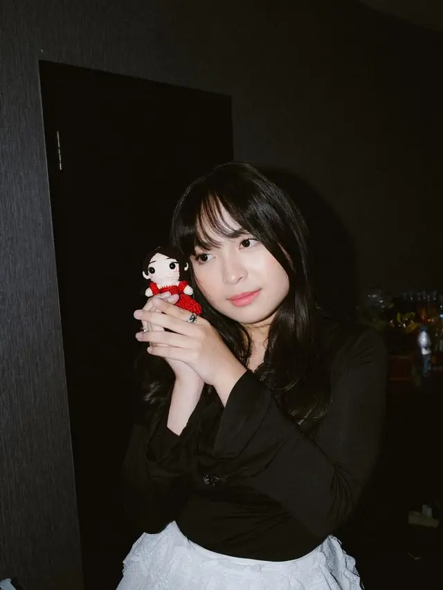 Potret Cantik Bernadya dengan Rambut Berponi, Kembalikan Bang Era yang Bikin Terlihat Imut