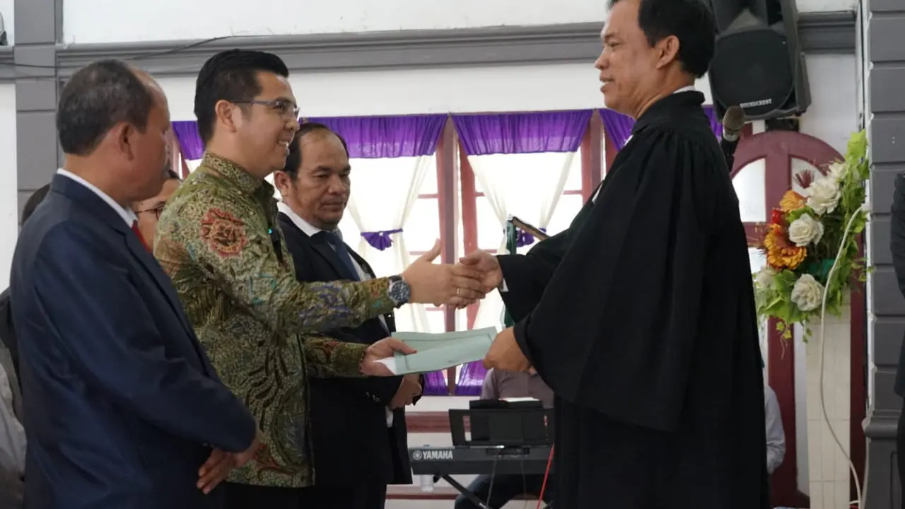 Bane Raja Manalu didaulat sebagai Ketua Umum Panitia Tahun Profesionalisme Dalam Penatalayanan HKBP Se Distrik V Sumatera Timur. (Istmewa).