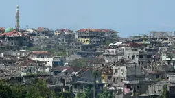 Pemandangan kehancuran sisa pertempuran militer Filipina dengan militan ISIS di Marawi, Mindanao. Pihak berwenang mengizinkan warga mengunjungi rumah mereka untuk pertama kali.  (TED ALJIBE/AFP)