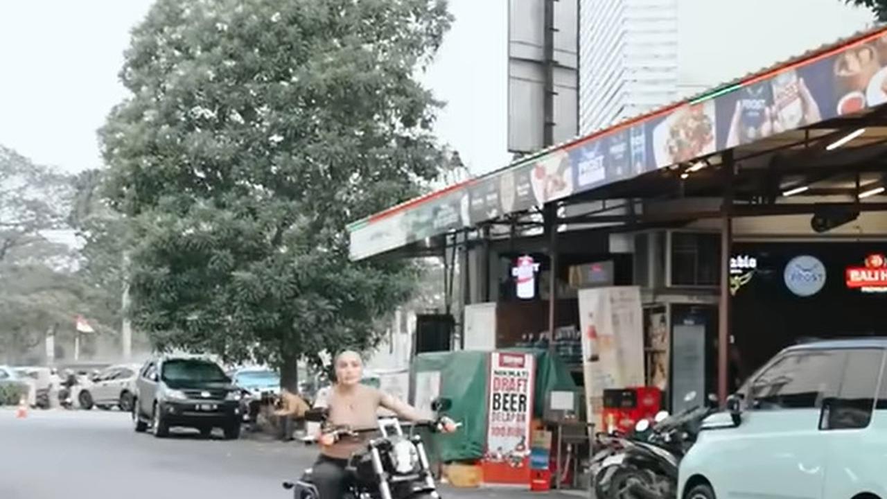 Nikita Mirzani Borong Motor Mewah untuk Hadiah Ulang Tahun untuk Kakak Tertua
