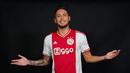 Lucas Ocampos. Sayap kiri Argentina berusia 28 tahun yang sejak awal musim 2019/2020 berseragam Sevilla ini dipinjamkan ke Ajax Amsterdam selama 1 musim pada awal musim 2022/2023 dengan biaya sebsar 4 juta euro atau setara Rp58 miliar. Peminjamannya sebagai pengganti Antony yang dijual Ajax ke Manchester United di awal musim 2022/2023. Bersama Ajax, ia total telah tampil dalam 7 laga di semua ajang musim ini. (ajax.nl)
