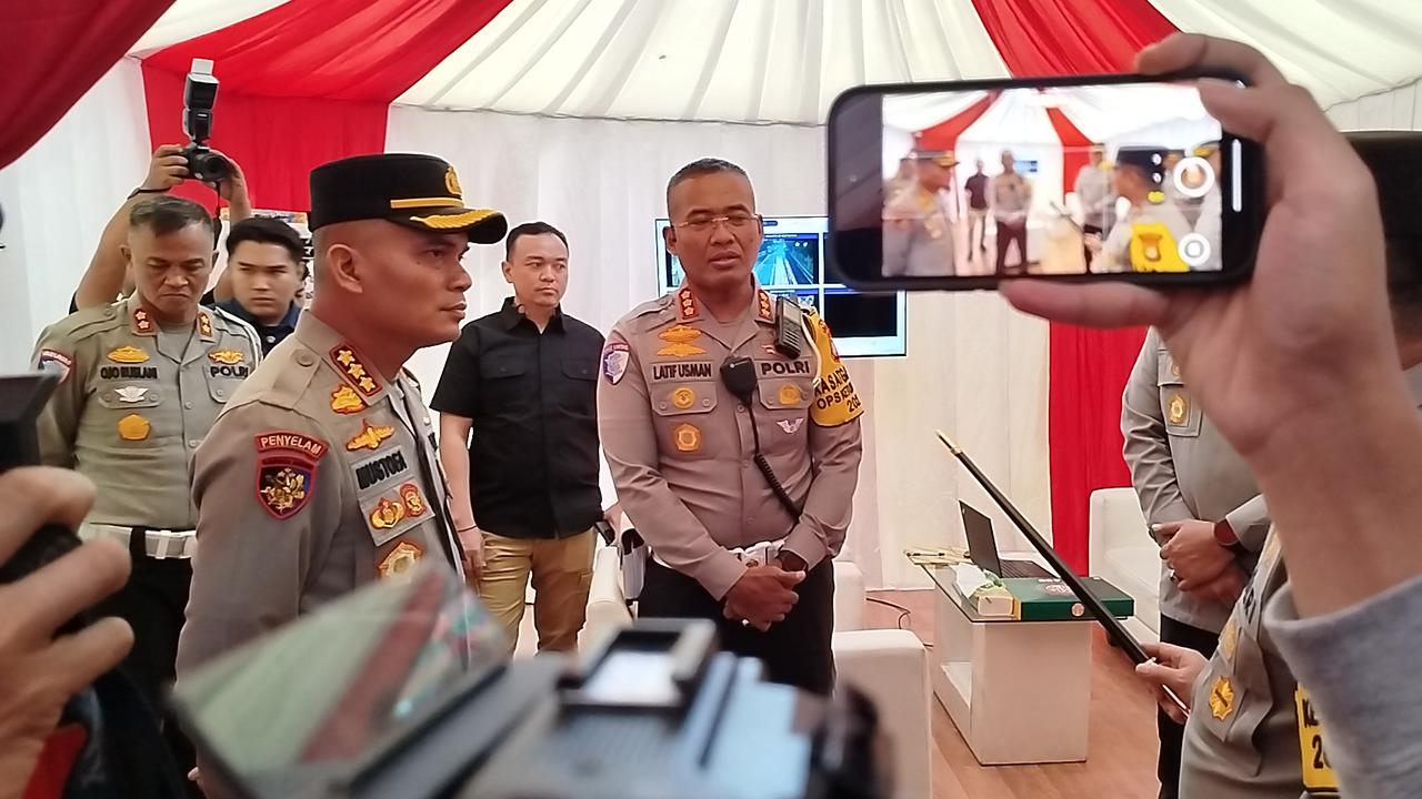 Tinjau Posko Mudik di KM 39 Tol Jakarta-Cikampek, Kapolda Metro Jaya: Jangan Kelamaan Istirahat di Rest Area