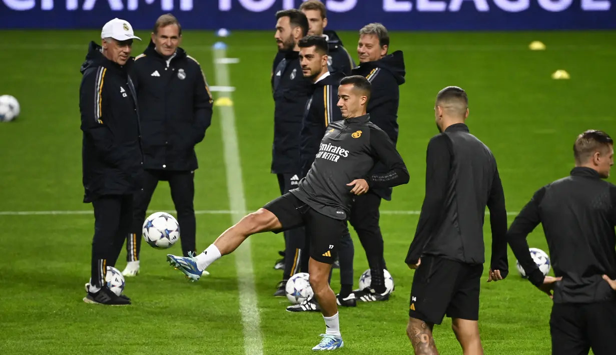Pasukan Carlo Ancelotti juga sedang memuncaki klasemen sementara La Liga. (MIGUEL RIOPA / AFP)