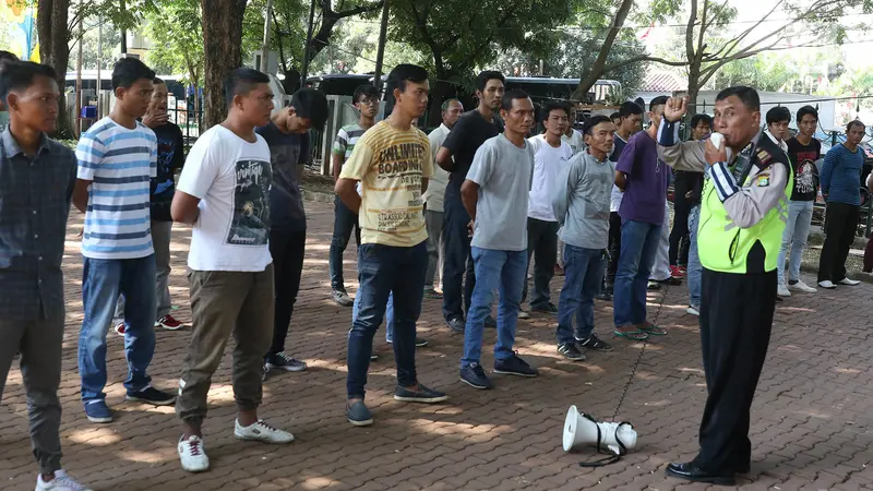 Puluhan Pak Ogah Latihan jadi Pengatur Lalu Lintas