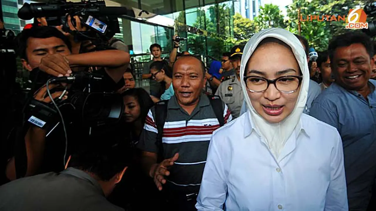 airin-rachmi-diany-jenguk-131010b.jpg
