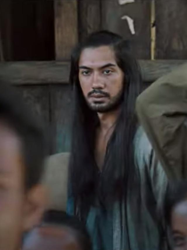Reza Rahadian sebagai Biru dalam film Pendekar Tongkat Emas. (Foto: Dok. YouTube Miles Films)