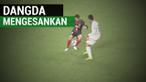 Berita video nutmeg dan gol mengesankan striker andalan Thailand di klub Muangthong United, Teerasil Dangda, ketika kalah 1-2 dari Kashima Antlers di Liga Champions Asia 2016-2017. Gol tersebut tercipta pada menit ke-45. Kekalahan Muangthong ini meru...