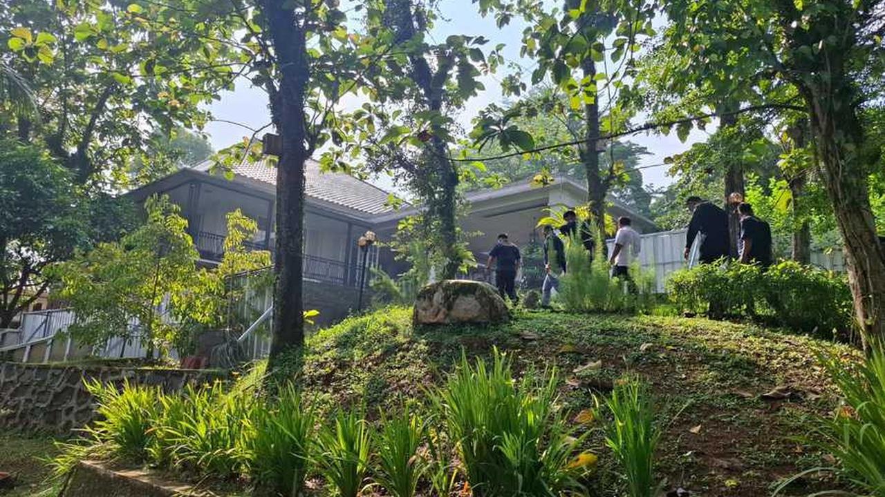 9 Potret Rumah Atalarik Syach yang Dieksekusi Aparat, Dinding Rumah Jebol dan Genteng Hancur