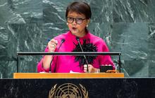 Retno Marsudi Terbang ke New York Hadiri Pertemuan Air PBB, Paspor Merah Miliknya Jadi Sorotan
