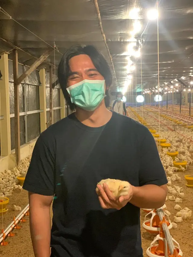 6 Potret Terbaru Kaesang Pangarep dengan Rambut Gondrong, Bikin Pangling