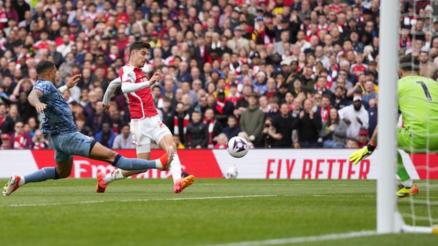 Foto: Kebobolan Dua Gol dalam 3 Menit dari Aston Villa, Arsenal Relakan Man City Pimpin Balapan Menuju Gelar Liga Inggris