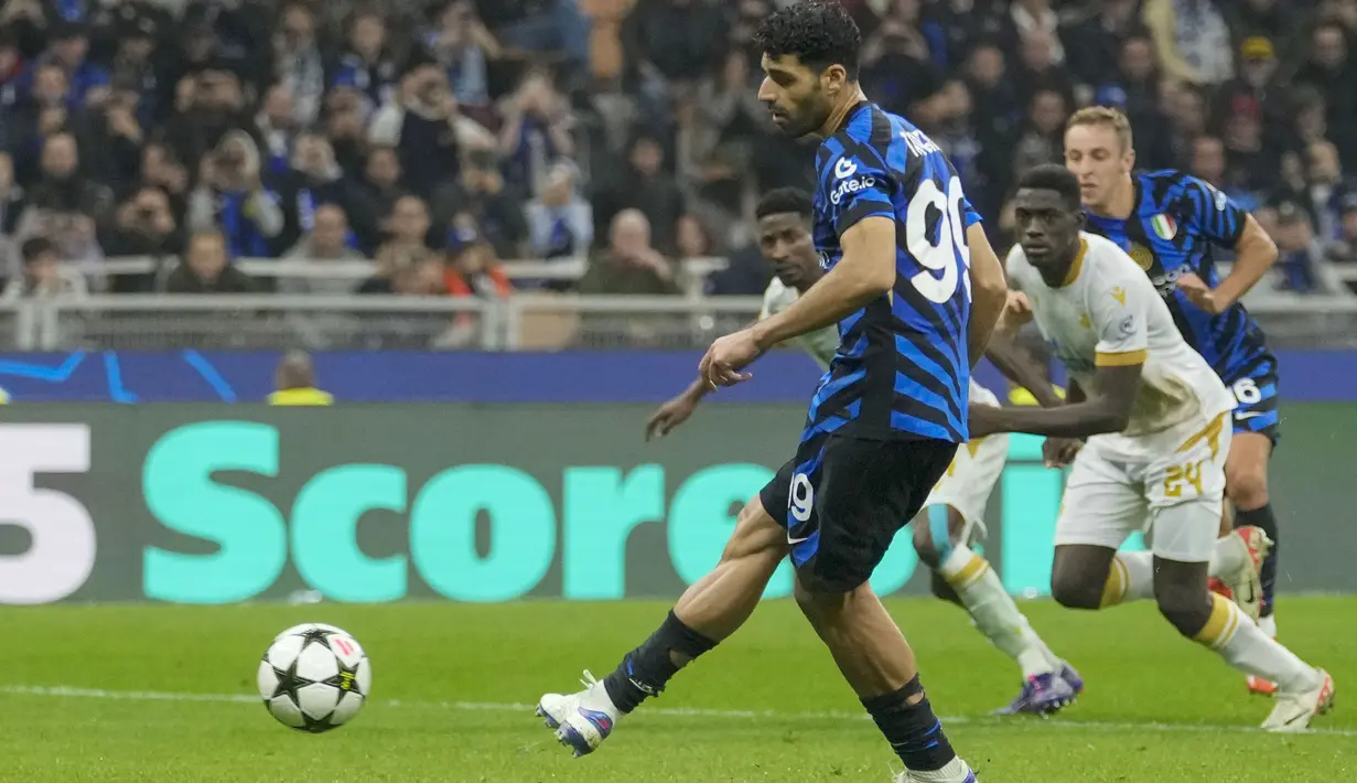 Empat gol kemenangan Inter atas Red Star masing-masing diciptakan oleh Hakan Calhanoglu di babak pertama serta Marko Arnautovic, Lautaro Martinez, dan Mehdi Taremi di babak kedua. (AP Photo/Luca Bruno)