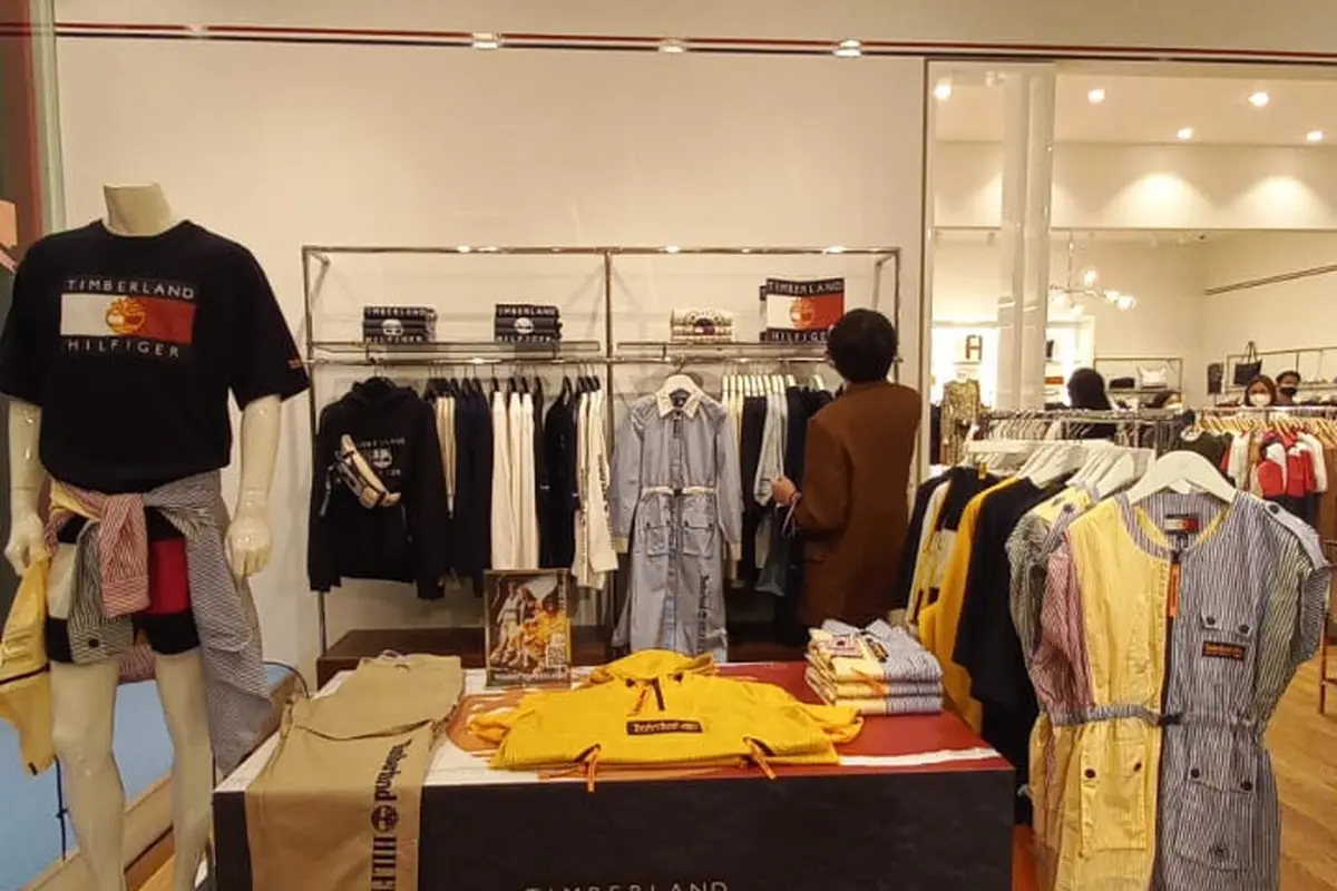 Bergaya Klasik Amerika di Era 90an dengan Koleksi Outfit Tommy Hilfiger x Timberland