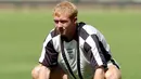 England&#039;s Paul Scholes during the fourth training session of his team, 11 June 2004, at the Estadio Nacional, in Lisbon in preparation for the European Nations championship. AFP PHOTO / Paul BARKER