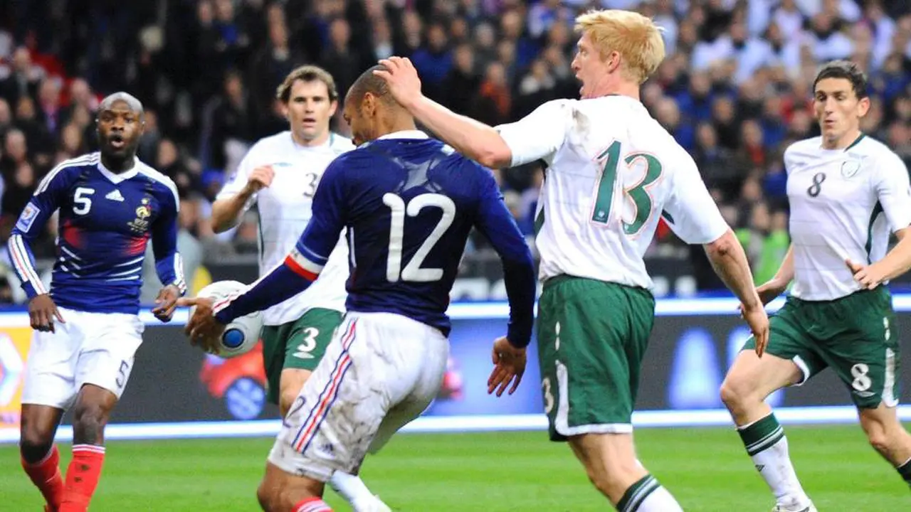 Striker Timnas Prancis Thierry Henry 