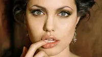 Angelina Jolie Akan Operasi Lagi 
