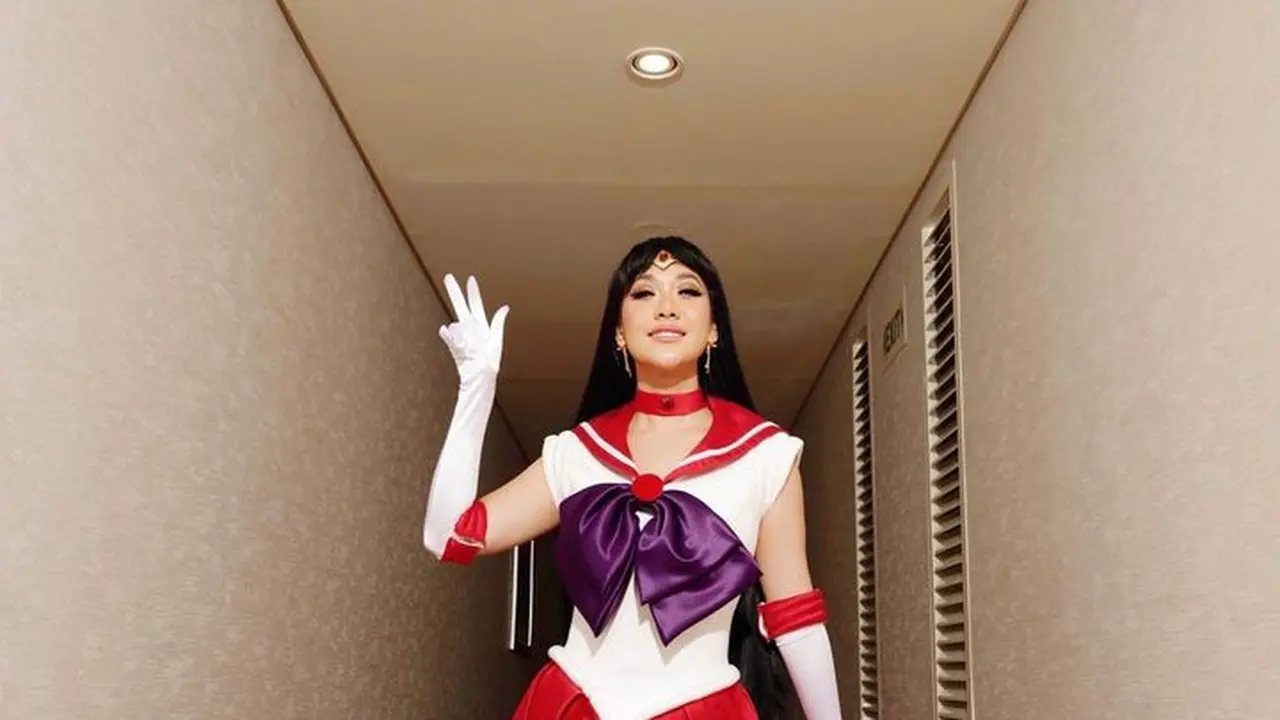 Bunga Citra Lestari Cosplay Jadi Sailor Moon