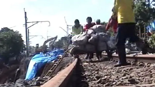 Jalur KA Cilebut Diperkuat Bronjong Kawat Berisi Batu