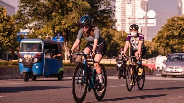 Kerennya Gaya Gisel Saat Bersepeda, Jadi Inspirasi Olahraga di Masa Pandemi Nih!