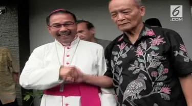 Uskup Agung Semarang menyerukan umat untuk memaafkan penyerang Gereja Santa Lidwina dan tak menyimpan dendam akibat penyerangan tersebut.