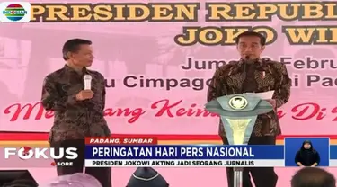 Jokowi tiba-tiba ingin bertukar peran dengan wartawan, yang seolah sedang mewawancarai sang presiden.