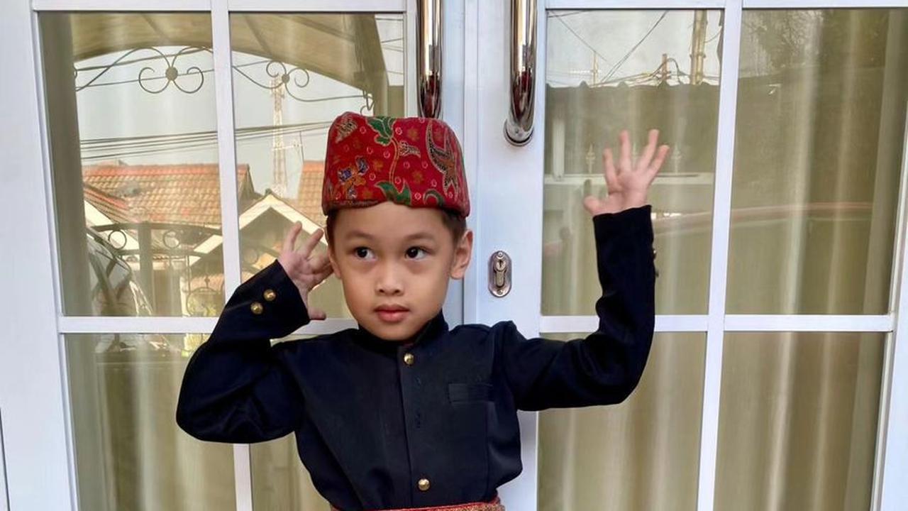 Pakai Baju Adat