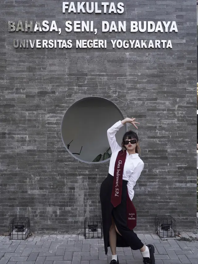 Selamat! Ghea Indrawari Sah Jadi Sarjana Pendidikan Setelah Seminggu Gak Bisa Tidur Tenang Jelang Sidang. (instagram.com/gheaindrawari)