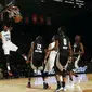 Pemain tim dunia Rondae Hollis-Jefferson melakukan dunk di ajang NBA Africa Game 2017 (AP)