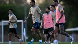 Timnas Argentina bersiap menghadapi dua laga lanjutan Kualifikasi Piala Dunia 2026 Zona CONMEBOL, yakni melawan Paraguay dan Peru. (LUIS ROBAYO/AFP)