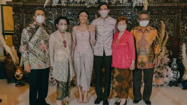 7 Momen Lamaran Adipati Dolken dan Canti Tachril, Hanya Dihadiri Keluarga