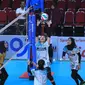 Jakarta Popsivo Polwan (kanan) mengalahkan TNI AU&nbsp;3-1 (27-25, 21-25, 25-22, 25-22) pada laga final four Livoli Divisi Utama 2023 putaran pertama&nbsp;di GOR Joyoboyo, Kediri, Jawa Timur, Minggu, 3 Desember 2023. (foto: PBVSI)