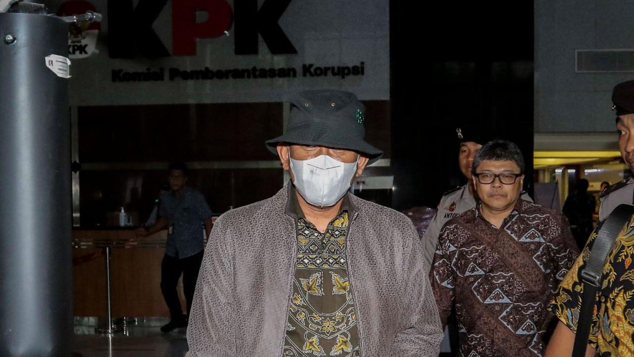 Anggota VI Badan Pemeriksa Keuangan (BPK), Pius Lustrilanang rampung menjalani pemeriksaan di Kantor Komisi Pemberantasan Korupsi (KPK), Jakarta, Jumat (1/12/2023).&nbsp;Pius diperiksa sebagai saksi terkait kasus  dugaan suap pengondisian temuan pemeriksa