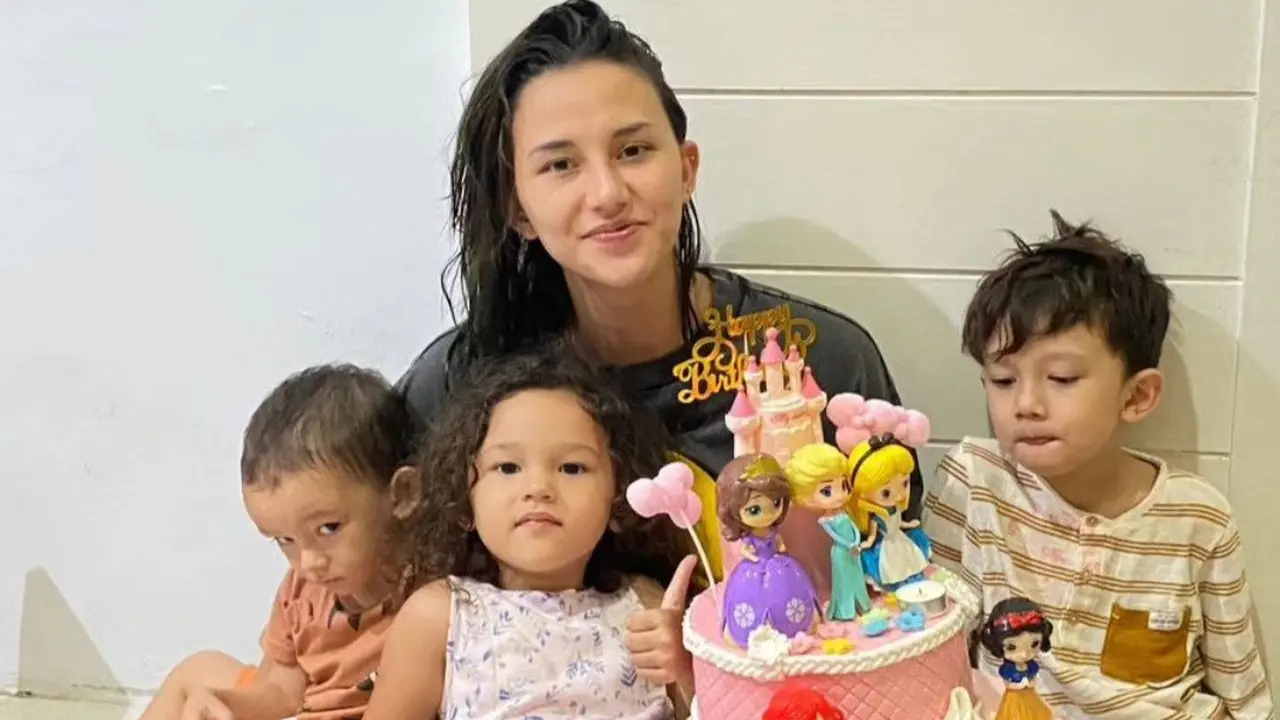 Fandy Christian tidak hadir di perayaan ulang tahun Rose