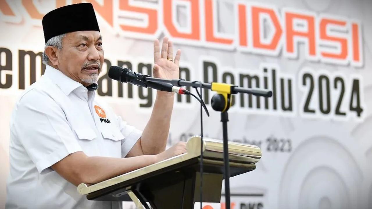 Partai Keadilan Sejahtera (PKS) selaku partai politik yang mengusung Anies juga menolak IKN.<br>