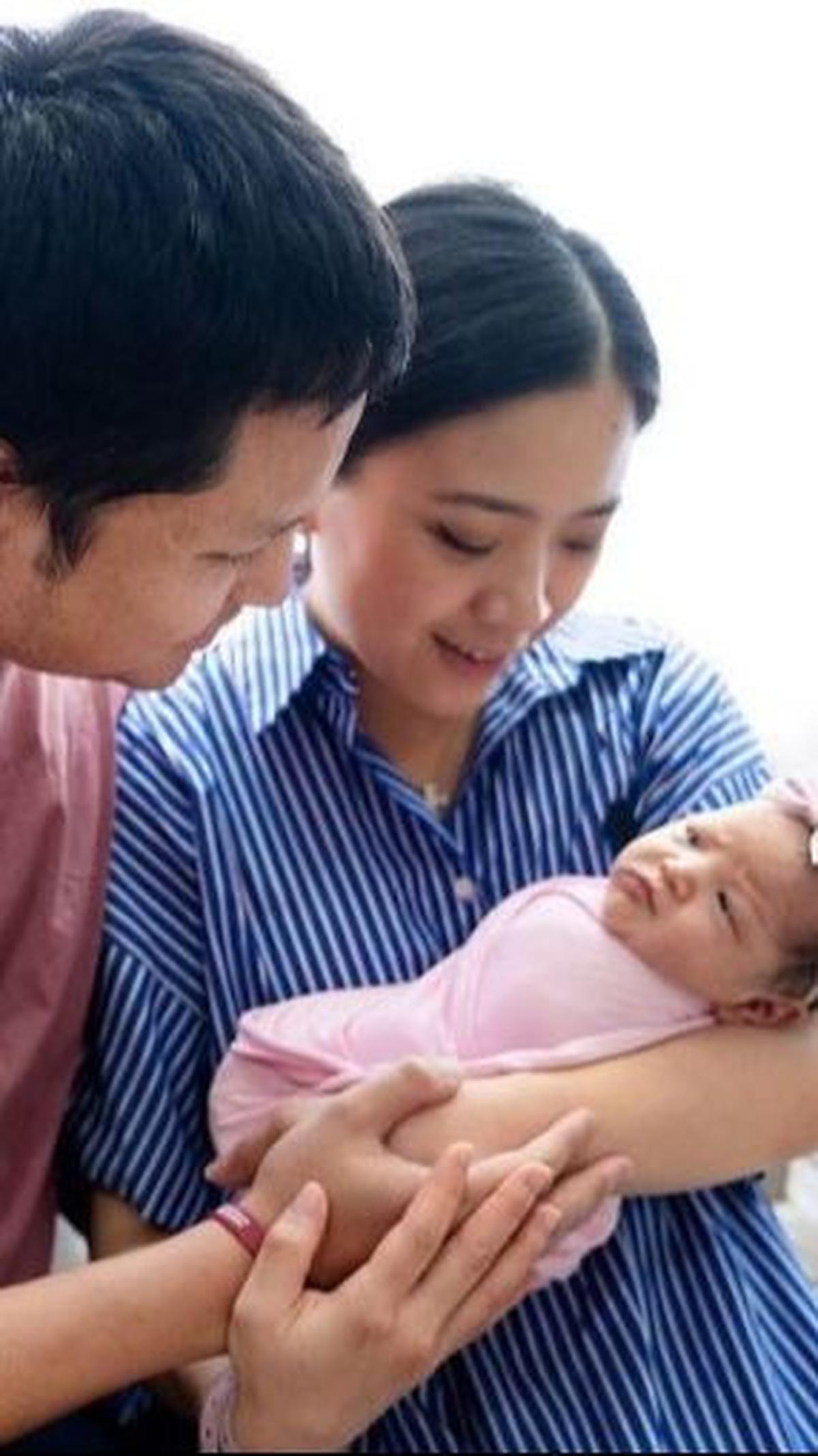 Keluarga Bahagia Jessica Tanoesoedibjo dan Jonathan Natakusuma