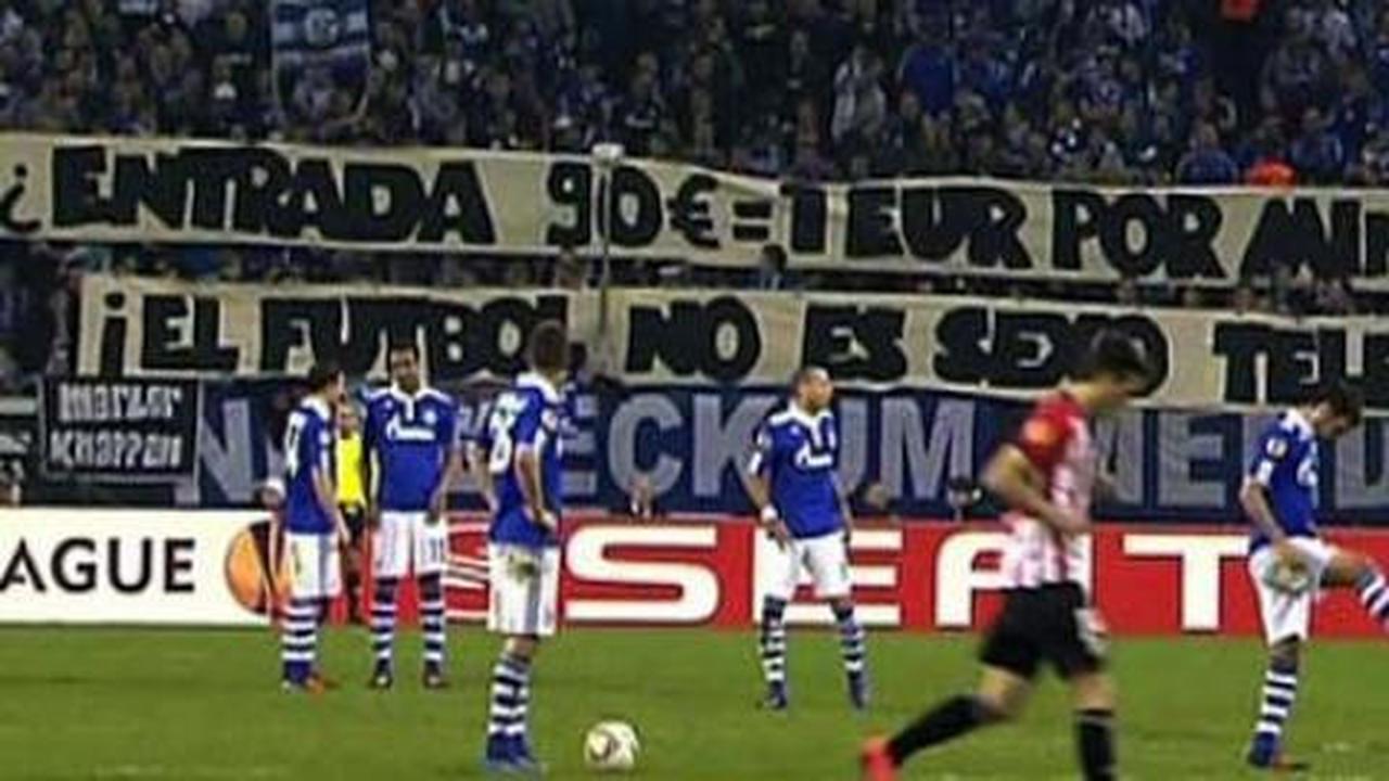 Spanduk fans Schalke: Sepak bola bukanlah phone sex