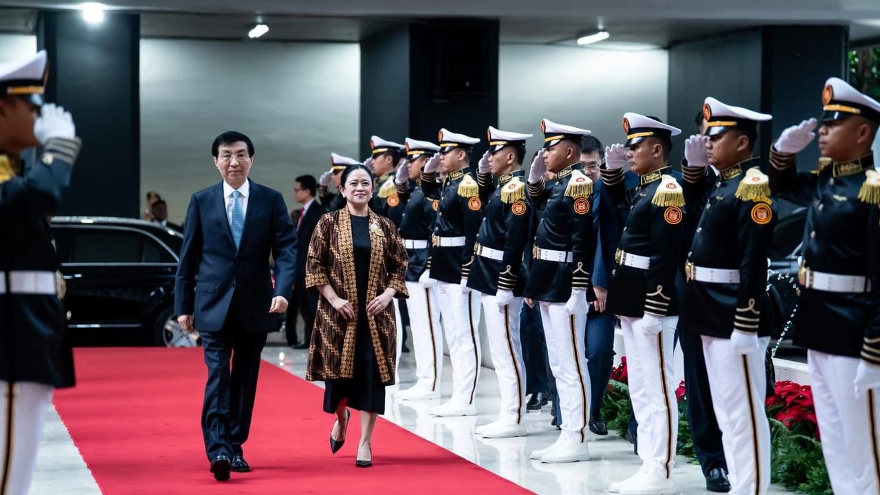 Ketua DPR RI Puan Maharani menerima kunjungan Ketua Komite Nasional Majelis Permusyawaratan Politik Rakyat Tiongkok (CPPCC), H.E. Wang Huning di Gedung DPR RI