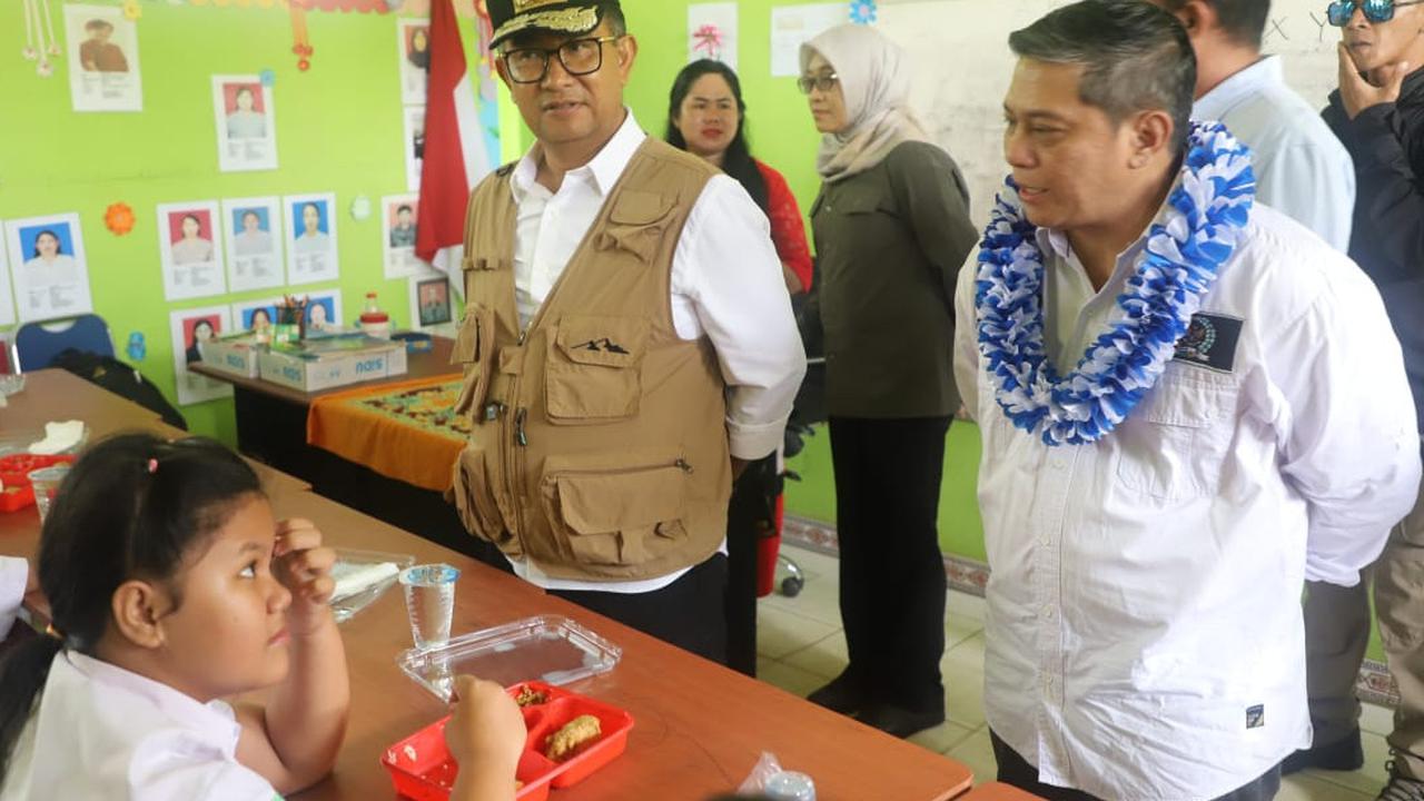 Simulasi Makan Bergizi Gratis di SLBN Kubar, Akmal Malik: Anak-anak Suka