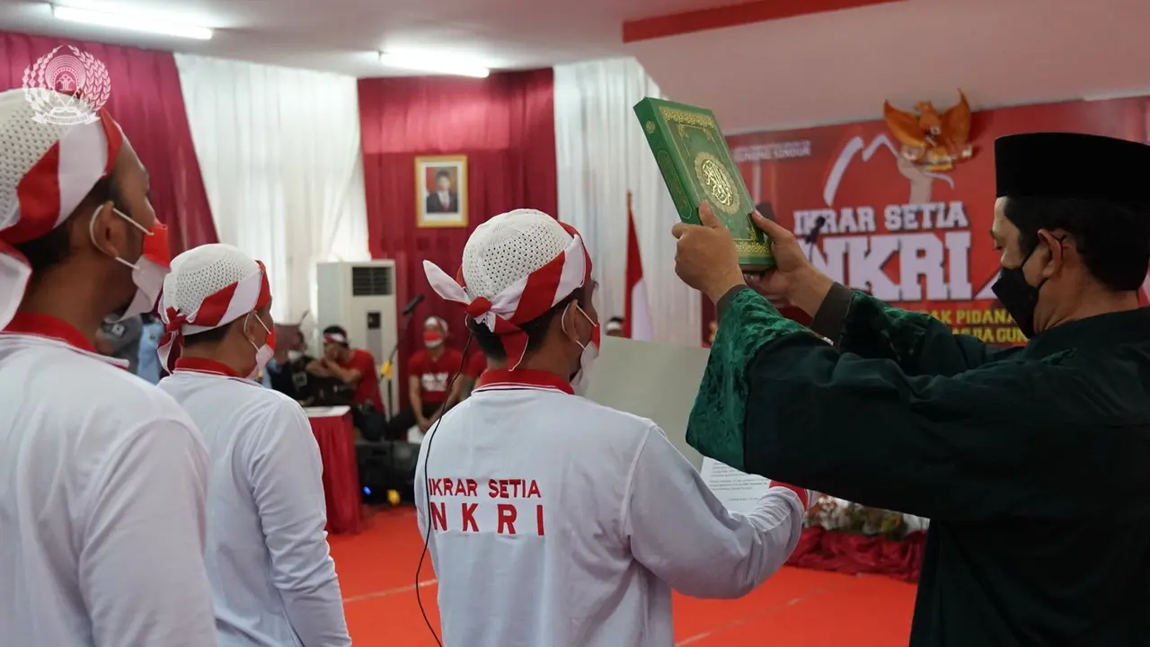 Sebanyak 34 orang narapidana terorisme berikrar setia kembali kepada NKRI, Selasa (9/11/2021).