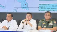 Seskab Teddy Jawab Pihak yang Ragukan Pengiriman 50 Helikopter ke Lokasi Bencana