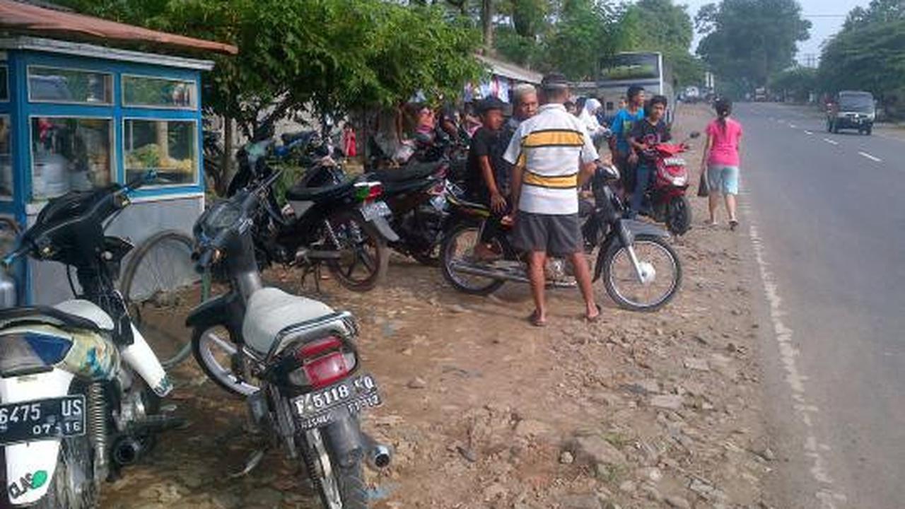 Penasaran, warga ramai-ramai tonton 'babi ngepet'
