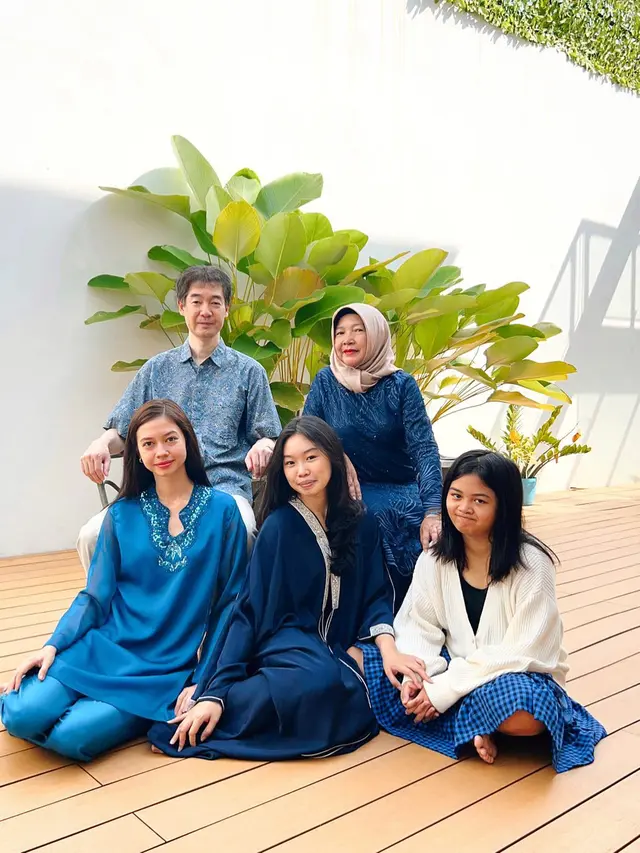 Tampil Kompak, Ini 6 Potret Seleb Wanita Bersama Keluarga di Lebaran 2022