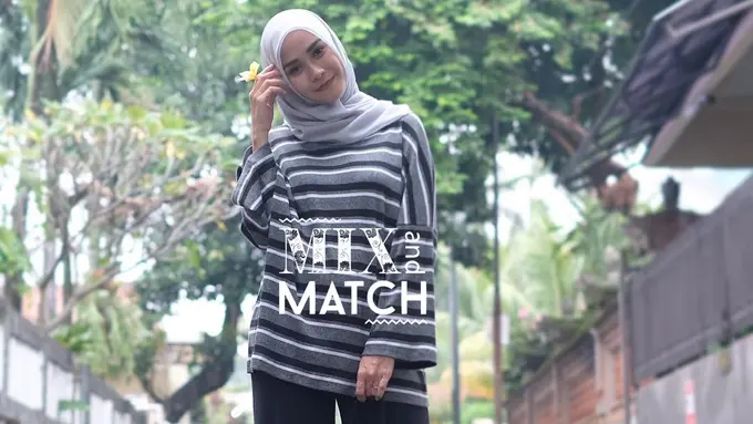 [Bintang] Mix and Match: Tampil Cheerful, Zaskia Adya Mecca Andalkan Celana Ruffles