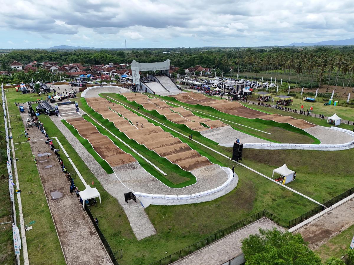 Sirkuit BMX Muncar Banyuwangi merupakan sirkuit supercross berstandar Olimpiade yang pertama di Asia Tenggara.